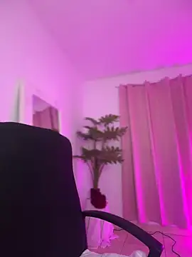 Im_lauritaa: διαδικτυακό σόου στην κάμερα