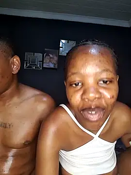 Show modela SheisBlacq na web-kameri