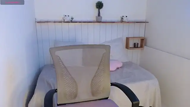 Tifanny_Black_ Adlı Modelin Canlı XXX Sohbeti