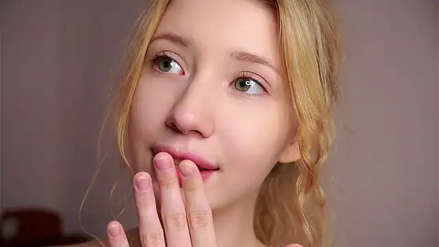 SunnivaCovil Live XXX-chat