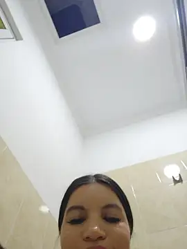 Pretty_Julieta 即時 XXX 聊天