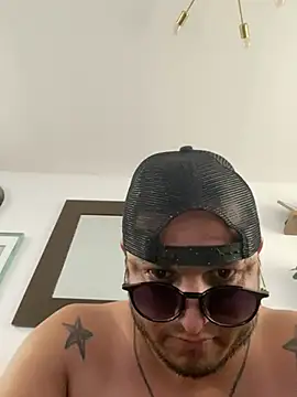 HOTB0Y18 Webcam Show