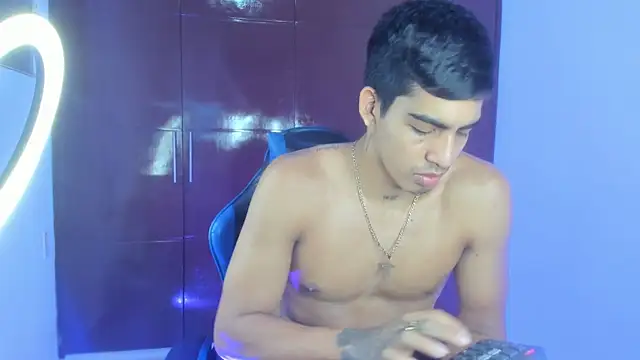Chat XXX en directo de Milo_LatinBoy