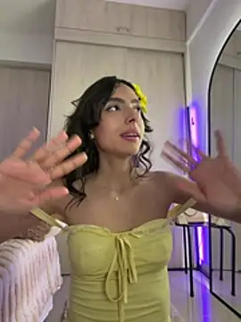 ZaraLuuv's Live XXX Chat