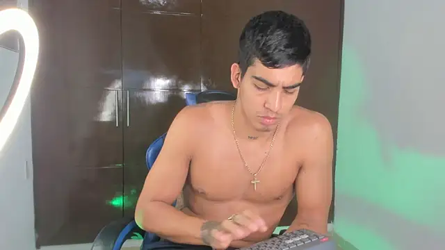 Milo_LatinBoy: απευθείας συνομιλία ΧΧΧ