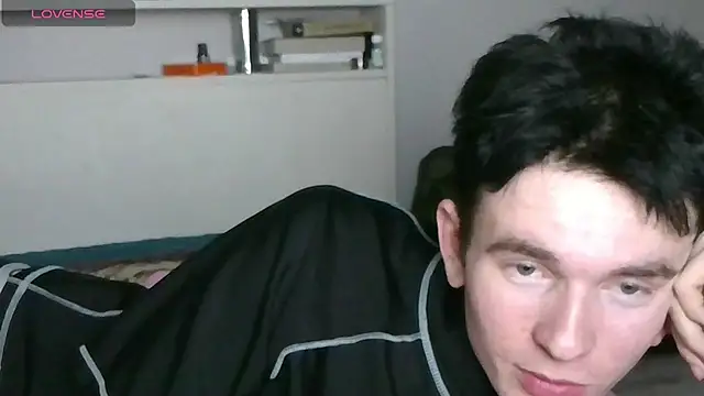 Ernest_ice: διαδικτυακό σόου στην κάμερα