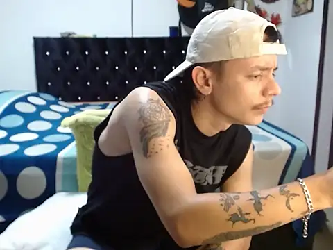 PaleVibesのライブXXXチャット