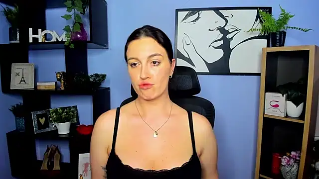 FUN_AMI Adlı Modelin Canlı XXX Sohbeti