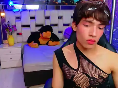 IsaacNovaa Webcam show