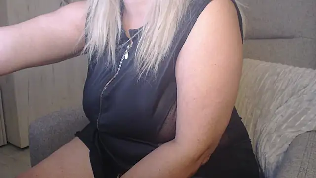 Divineblondn Live XXX chat
