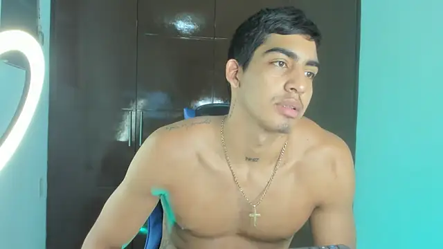 Show de Milo_LatinBoy na webcam