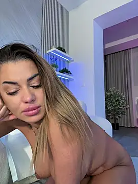 Chat +18 de KirstieVegas ao vivo