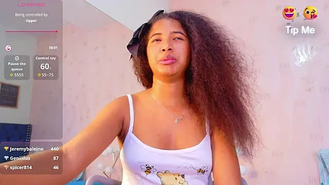 Chat +18 de shyblacksweetiee ao vivo