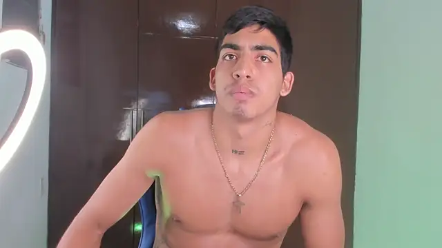 Milo_LatinBoy webcam show