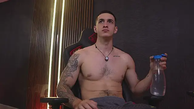 JacksonOlsenn 即時 XXX 聊天