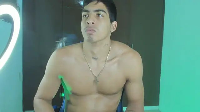 Show de Milo_LatinBoy na webcam