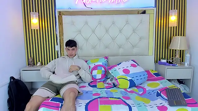 Adventurous_Boys' Live XXX Chat