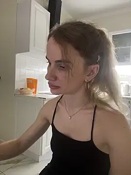 AinyrVixxen Chat XXX in diretta