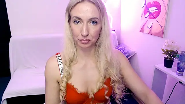 دردشة Cute_Smile_Shy الجنسية المباشرة