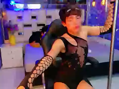 IsaacNovaa – Naživo XXX chat