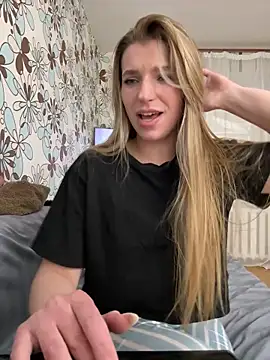 adel_secret's Live XXX Chat