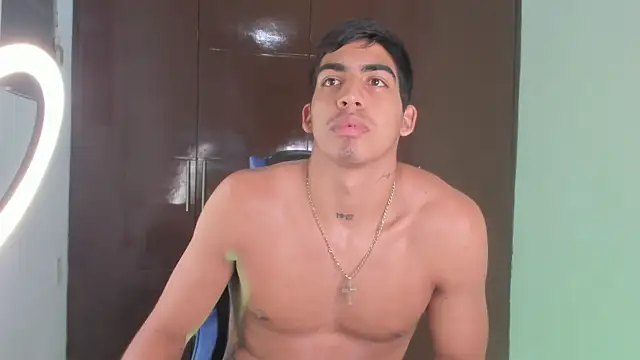 Milo_LatinBoy: онлайн-секс-чат