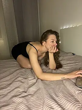 EllaMoonlight Chat XXX live