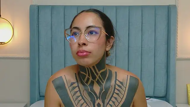 NicoleBlum Adlı Modelin Canlı XXX Sohbeti