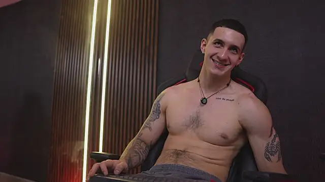 Онлайн чат XXX JacksonOlsenn