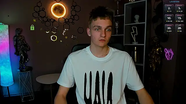 john_lik Show in webcam