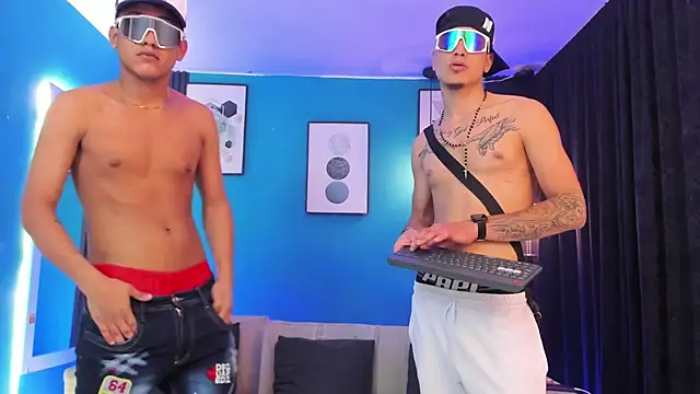 Show modela Oficial_KingOfHeavens na web-kameri