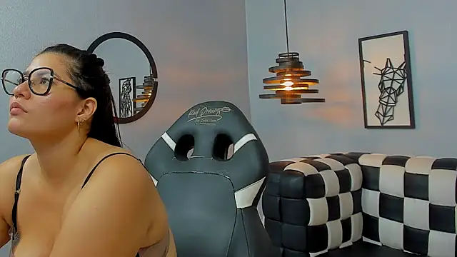 Mia_Curvyy 现场XXX聊天