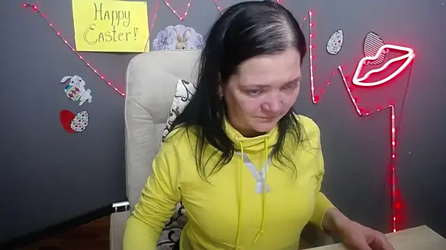 LauraFinn live XXX chat