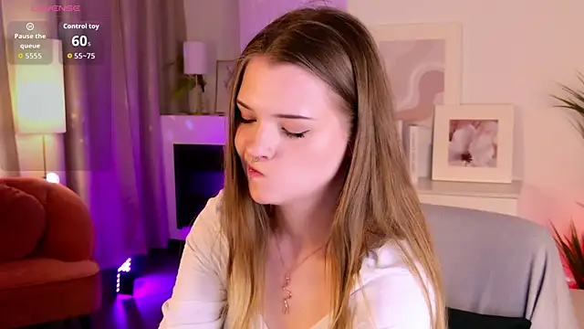 StarryLia Adlı Modelin Canlı XXX Sohbeti