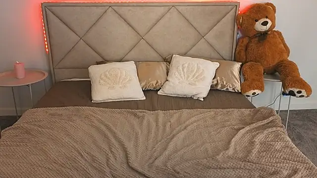 Chat XXX en directo de NikkiGoldSide