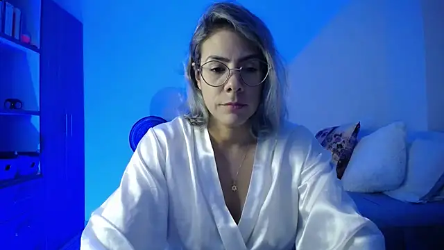 candydowson1: διαδικτυακό σόου στην κάμερα