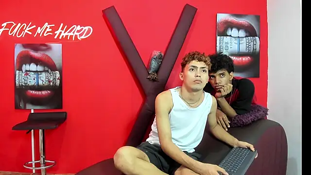 XXX chat uživo modela VERY_HOT_GUYS