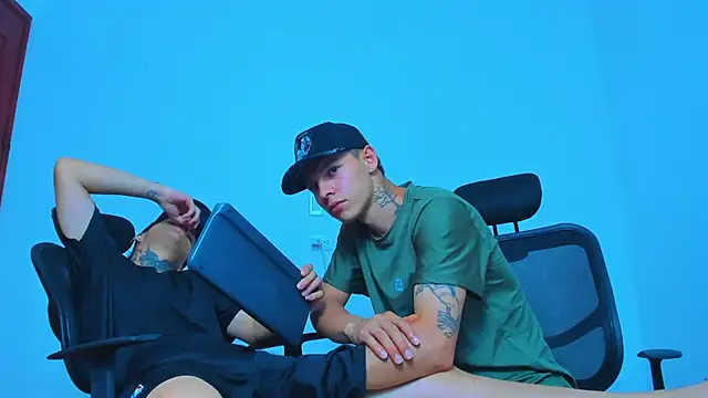 Thomas-Wil Live XXX-Chat