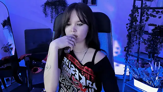 Elainebeness 现场XXX聊天