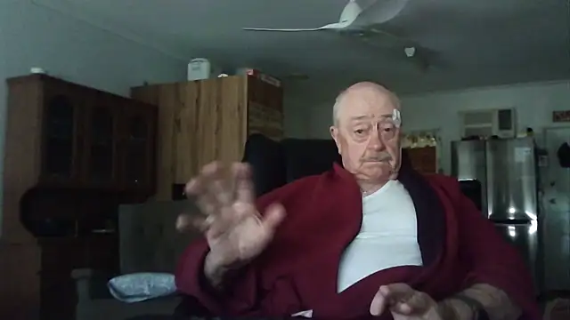 brnoxx: διαδικτυακό σόου στην κάμερα