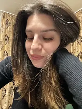 NadiraNoor – Kamerová šou