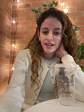 alana15 Show in webcam