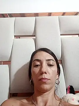 LunaZambrano Adlı Modelin Canlı XXX Sohbeti