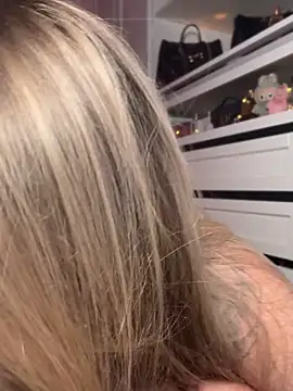 HotBella- – Live XXX-chat