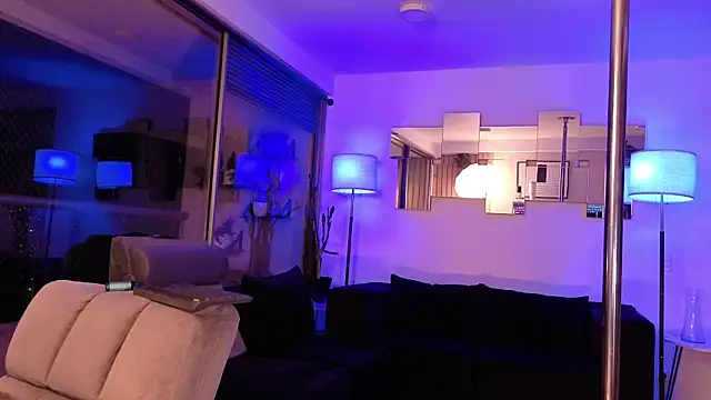 XXX chat uživo modela mandi4pole_