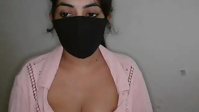 Reddy_Trisha Adlı Modelin Canlı XXX Sohbeti