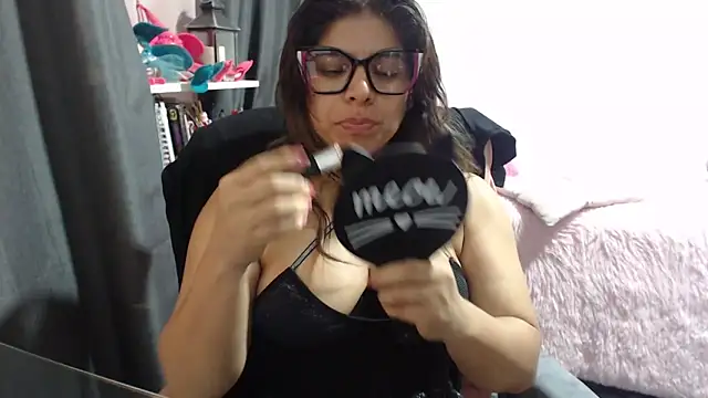 Chat +18 de KatteAngelLat ao vivo