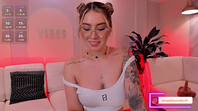 Živý XXX chat MaddisonCollins