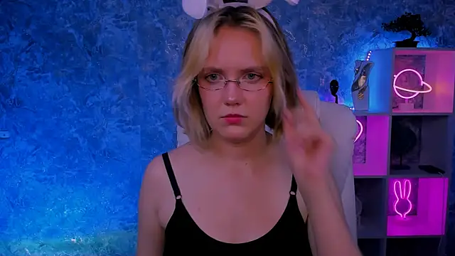 madeline_doll élő XXX-chatje