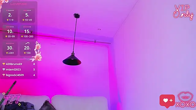 Živý XXX chat MiaaMillerr1